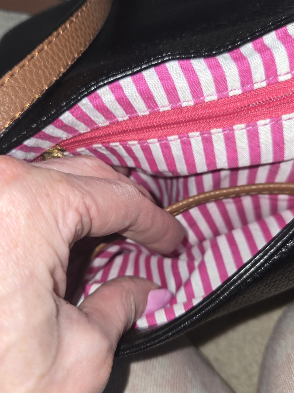 New 3- Tone Hot Pink and Black Leather Purse with Gold Hardware Shoulder Strap - Picture 6 of 8